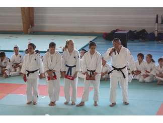 SPECIALE DEDICACE à :L'équipe minines pour son parcours exceptionel 2ème au Ligue Rhône Alpes.
de gauche à droite:
Mayssa OUARDA
Mathilde MOURET
Wendy BOOTCHER
Romane VILELA