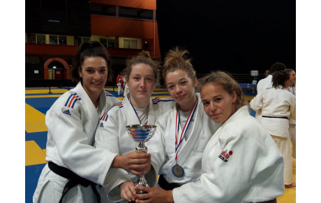 Nos cadettes médaillées d'argent au tournoi national de dijon